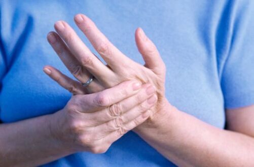 Pain in the joints of the hands and fingers - a sign of many different diseases