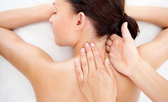 Neck massage helps relax muscles, reduce stress and pain